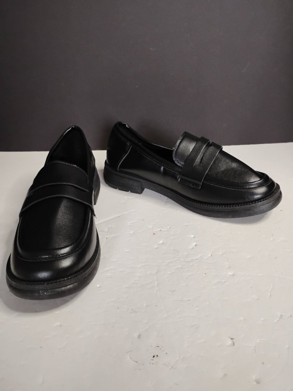Women's Classic Loafers Smooth Leather Finish Size 6.5 / 37